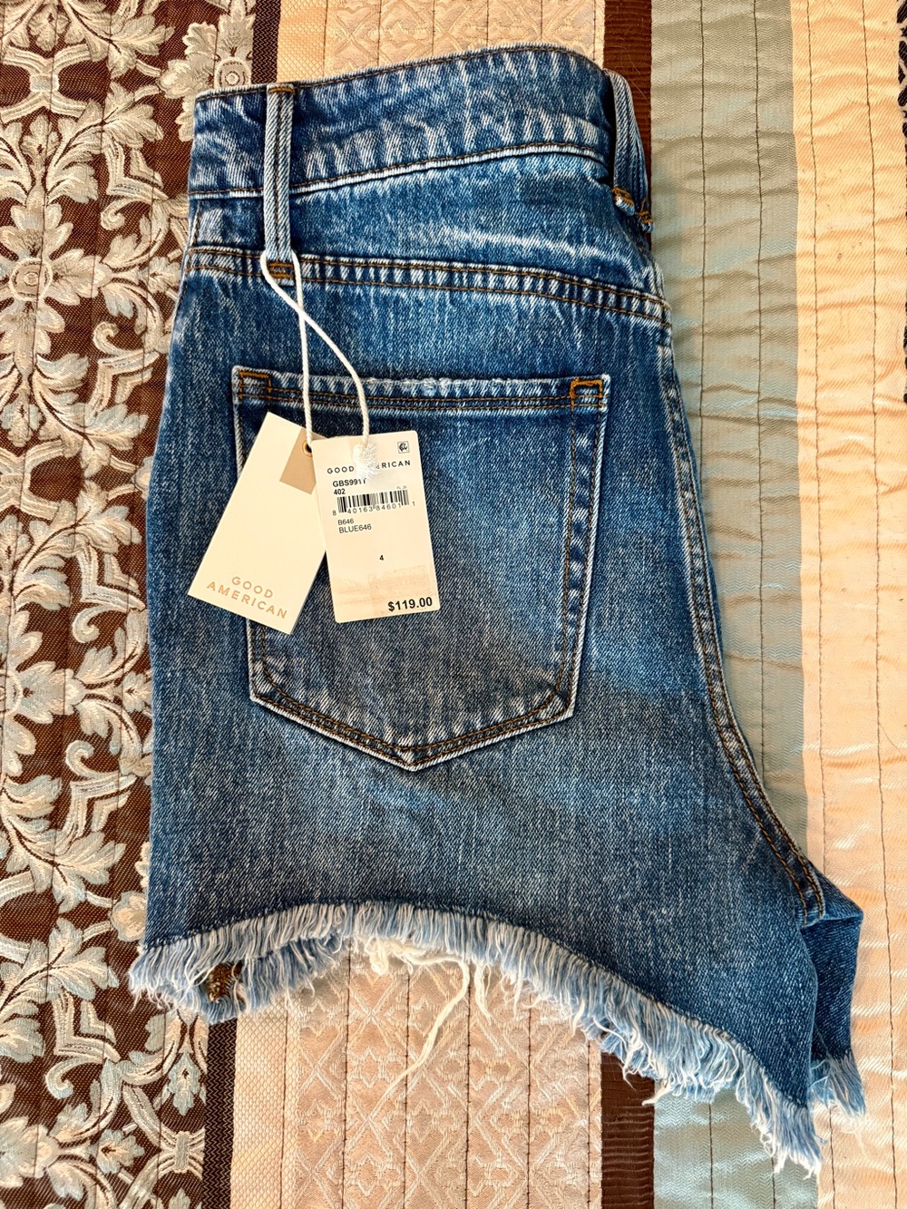 Good American Bombshell Shorts Size 4/27 NWT Distressed Denim